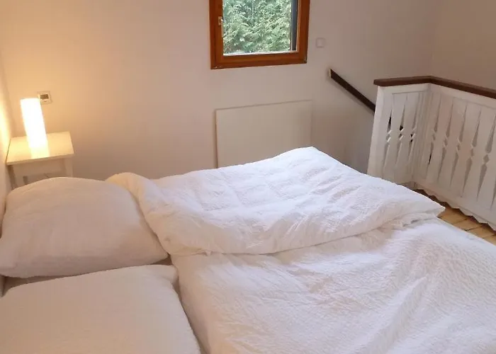 Cozy Cottage With Private Garden, Romantic Retreat Apartment