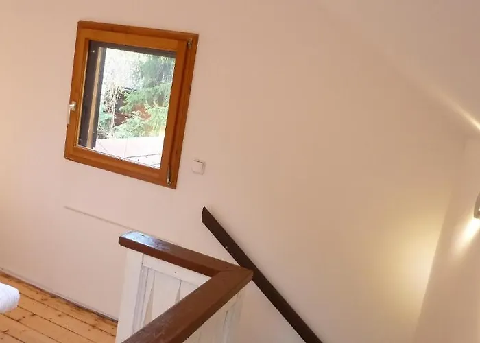 Apartment Cozy Cottage With Private Garden, Romantic Retreat *