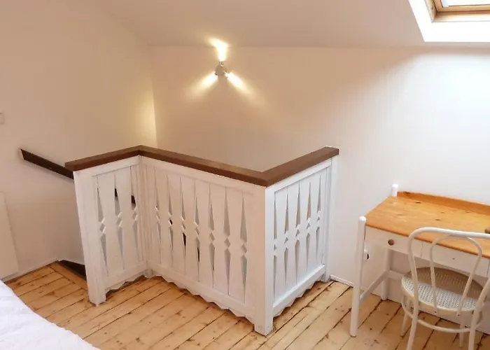 Cozy Cottage With Private Garden, Romantic Retreat *