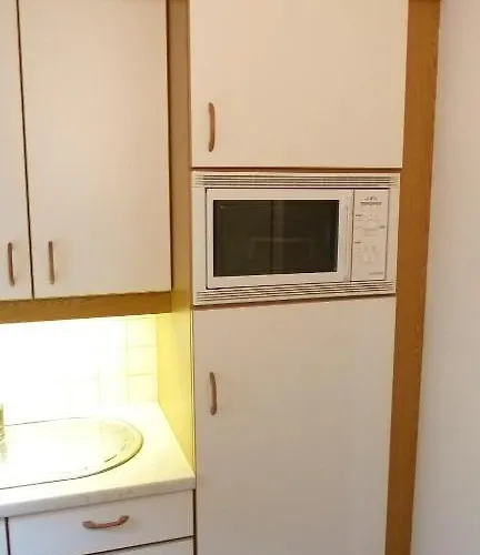 Apartment Cozy Cottage With Private Garden, Romantic Retreat *