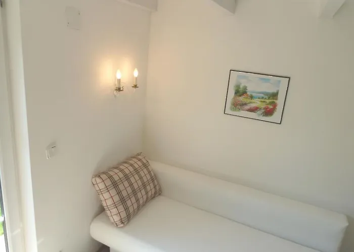 Cozy Cottage With Private Garden, Romantic Retreat *