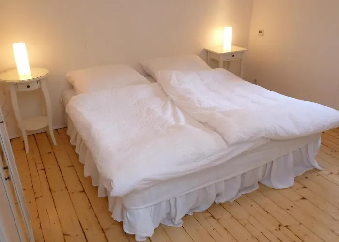 Apartment Cozy Cottage With Private Garden, Romantic Retreat